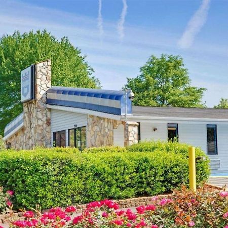 Knights Inn Charlotte South Пайнвилл Экстерьер фото