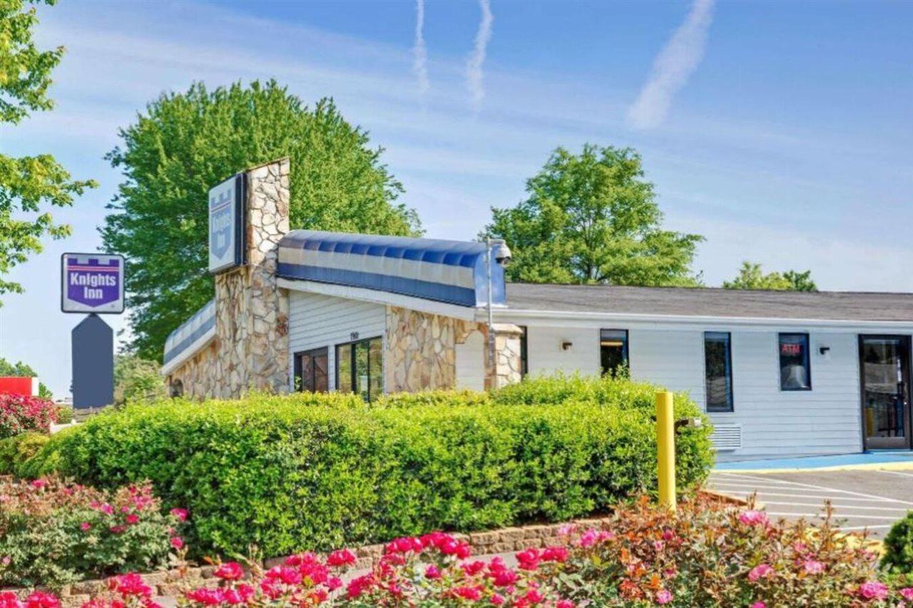 Knights Inn Charlotte South Пайнвилл Экстерьер фото