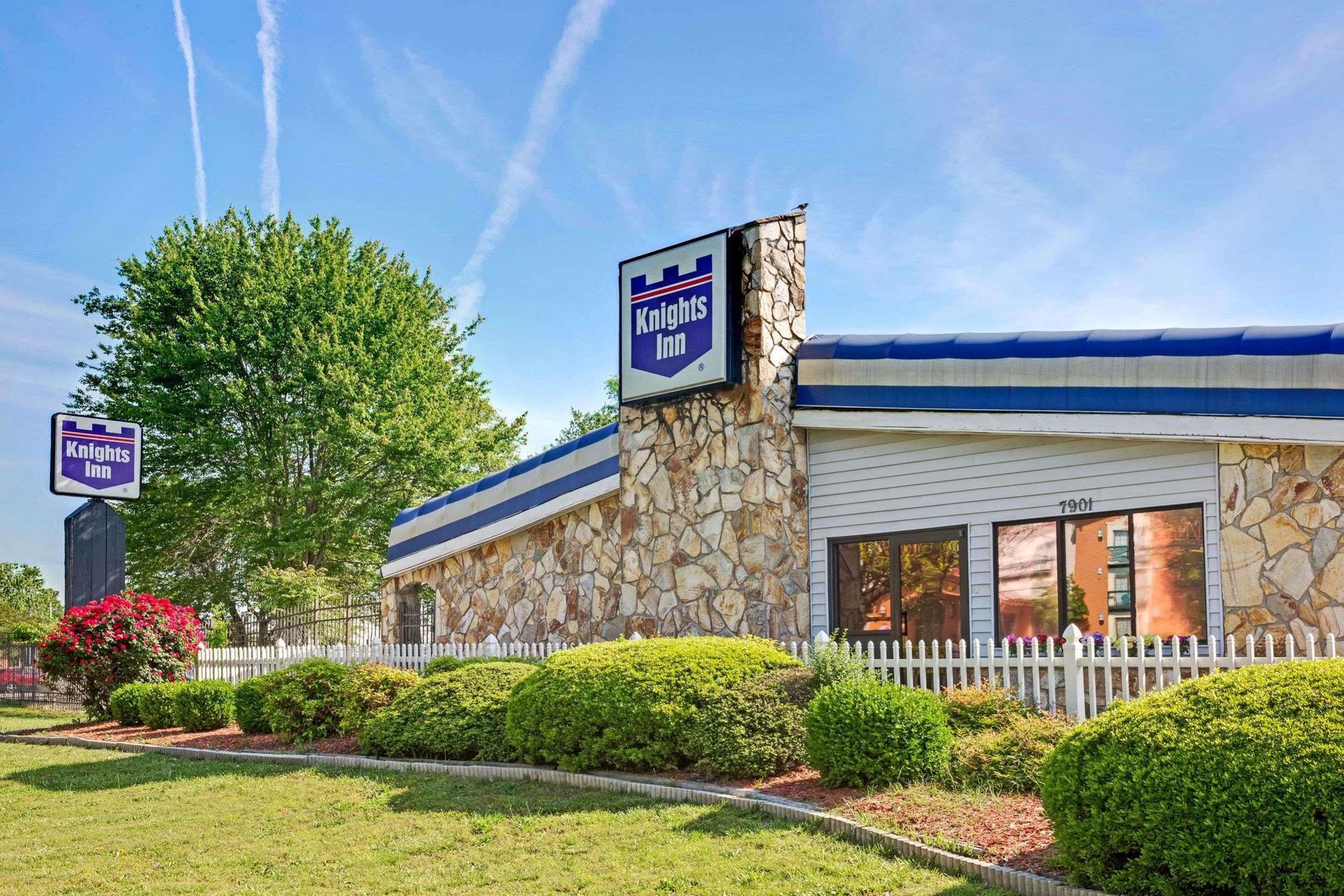Knights Inn Charlotte South Пайнвилл Экстерьер фото